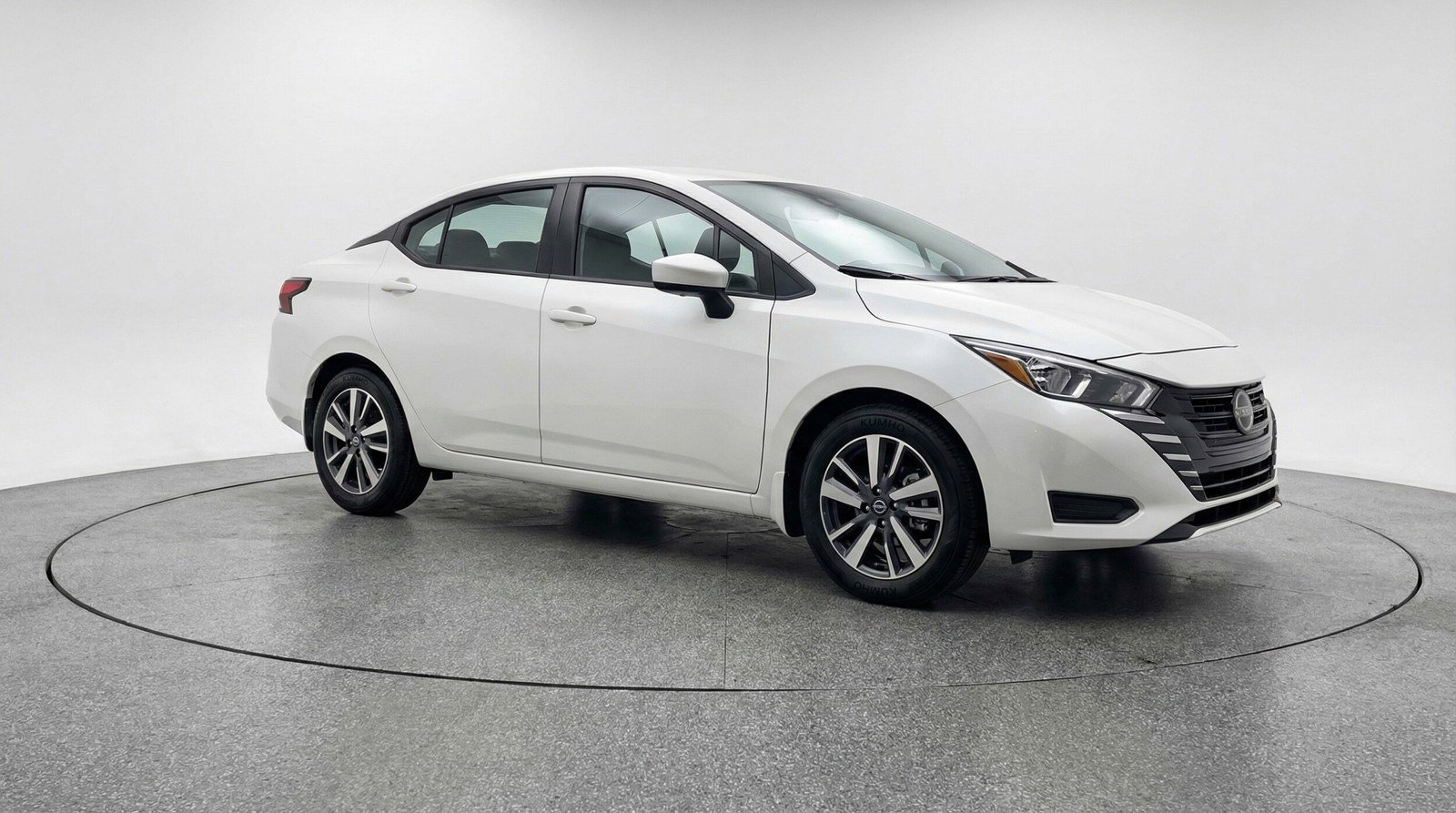 Used 2025 Nissan Versa SV image 1