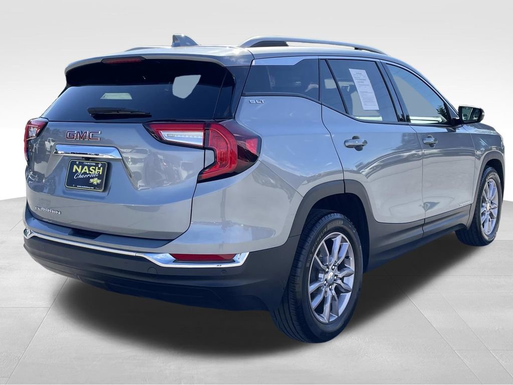 Used 2023 GMC Terrain SLT w/ Tech Package image 3