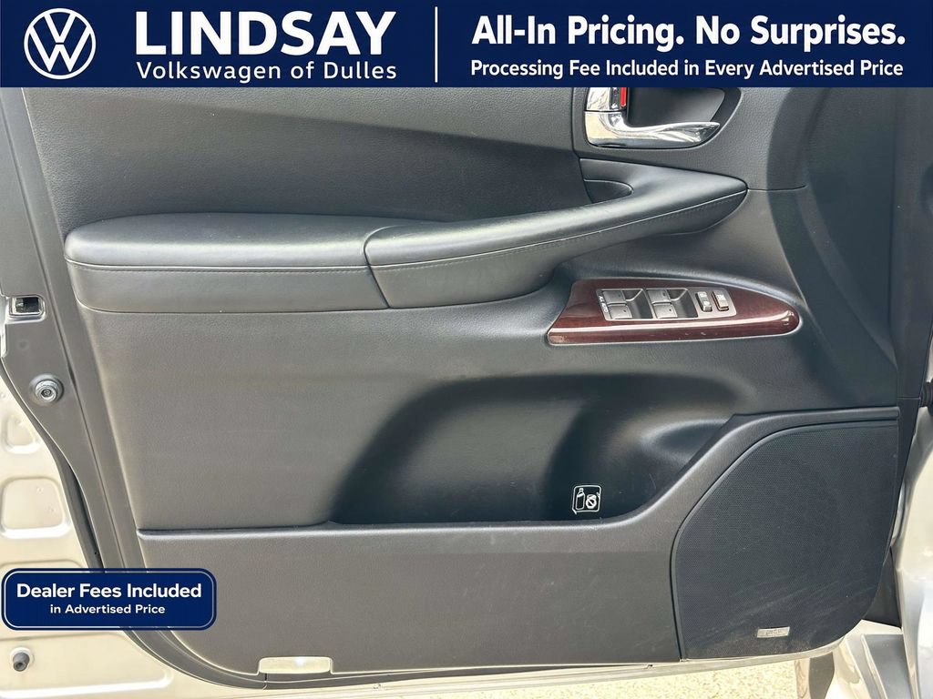 Used 2013 Lexus LX 570 4WD w/ Luxury Pkg image 9