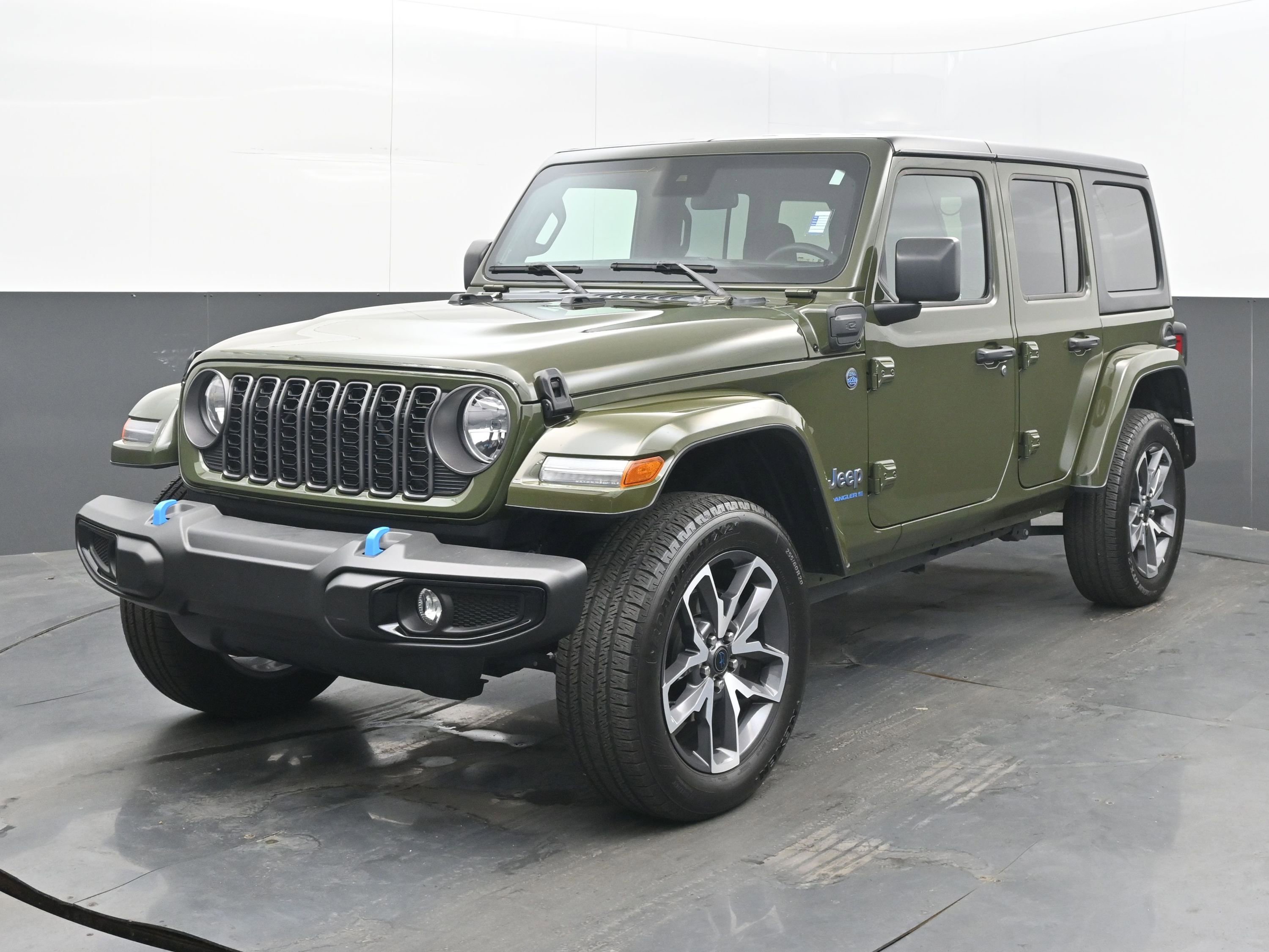 Used 2024 Jeep Wrangler Sport S image 4