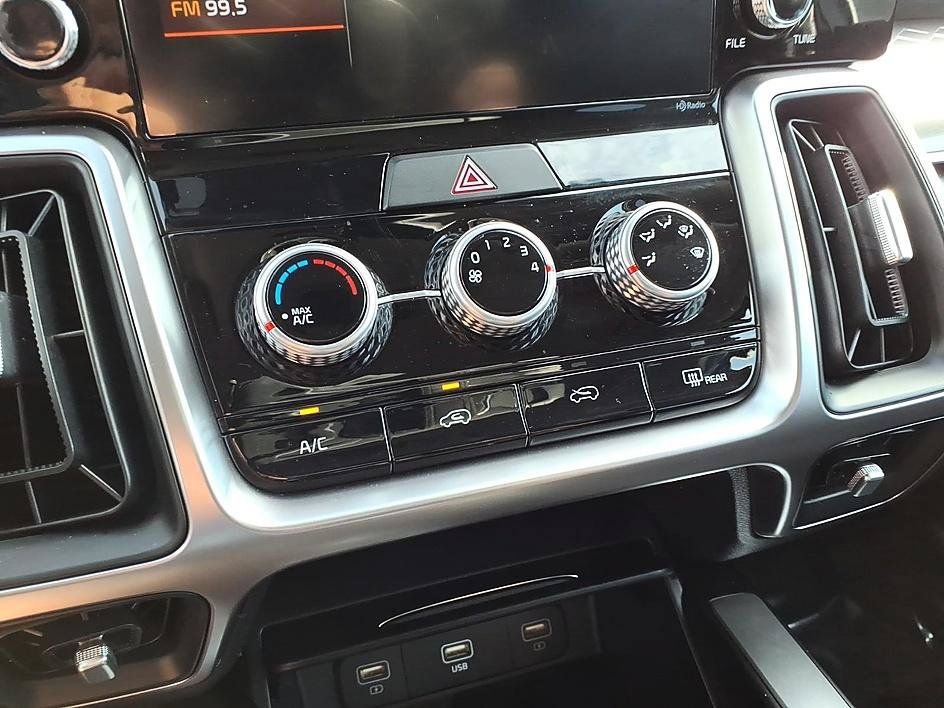 Used 2023 Kia Sorento LX AWD/4WD image 25