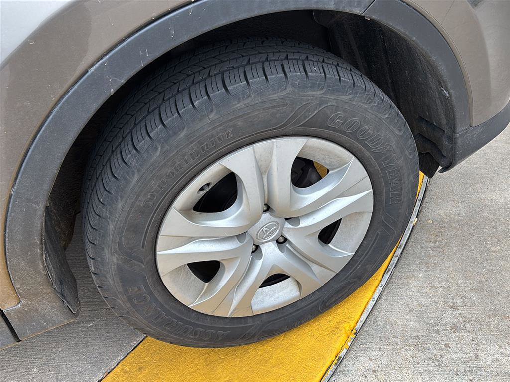 Used 2015 Toyota RAV4 LE image 15