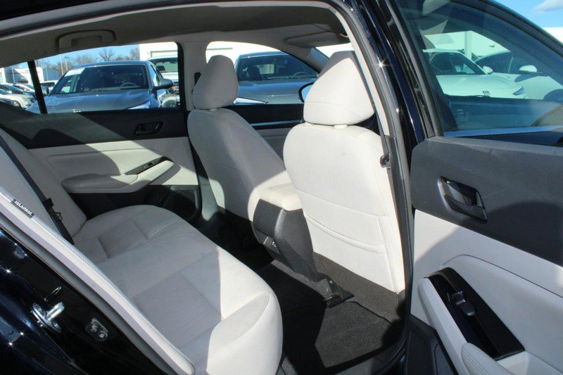 Used 2023 Nissan Altima 2.5 SV image 13