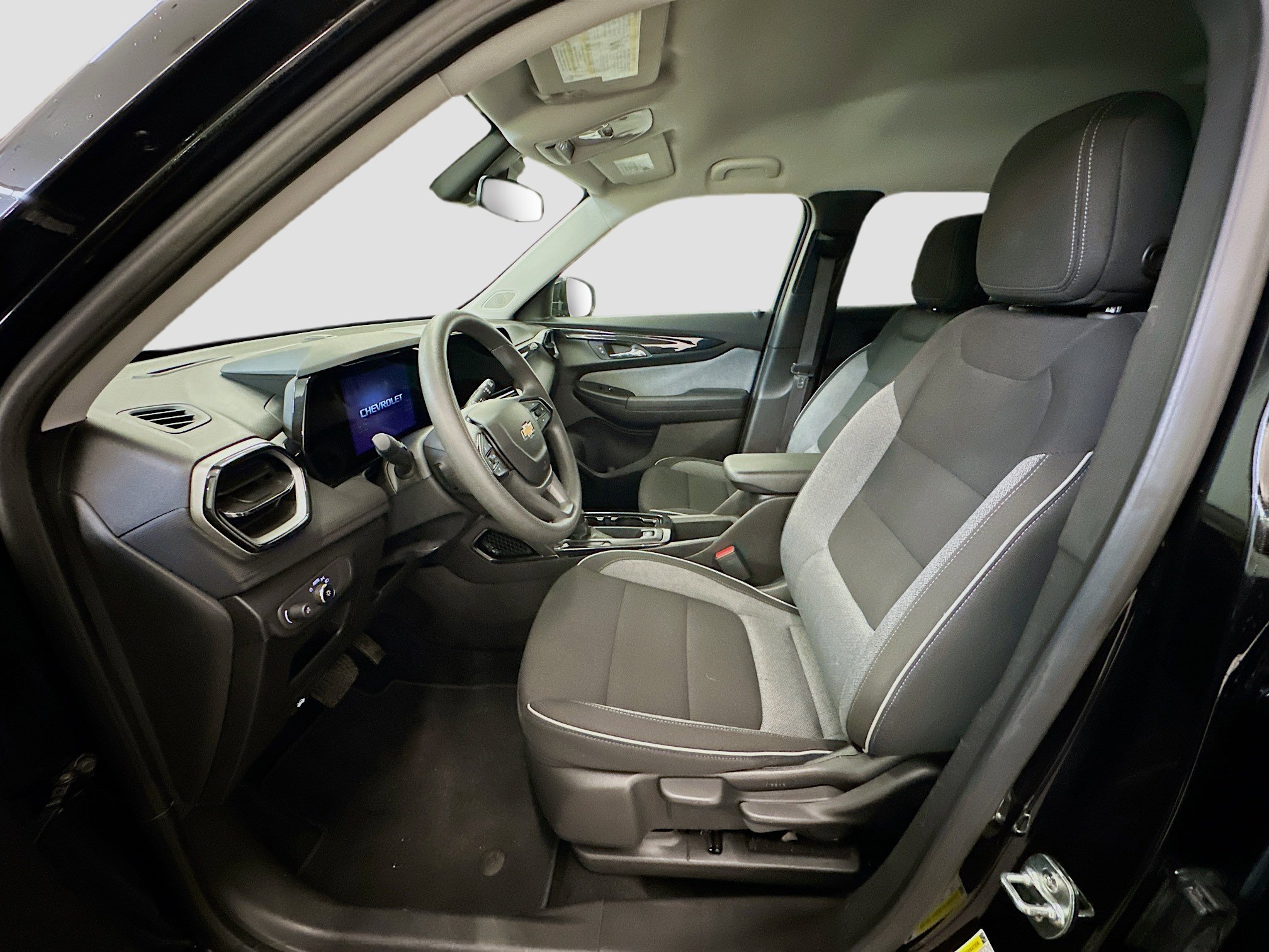 Used 2025 Chevrolet TrailBlazer LT w/ Driver Confidence Package image 13