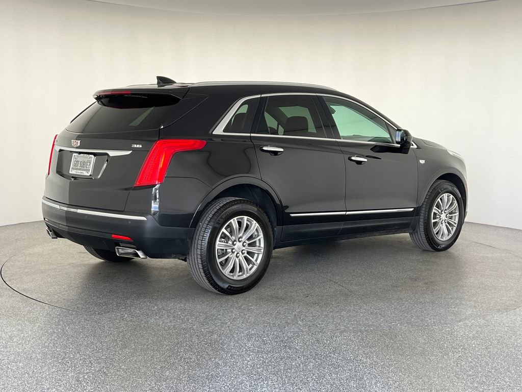Used 2018 Cadillac XT5 Luxury w/ Driver Awareness Package FWD image 3