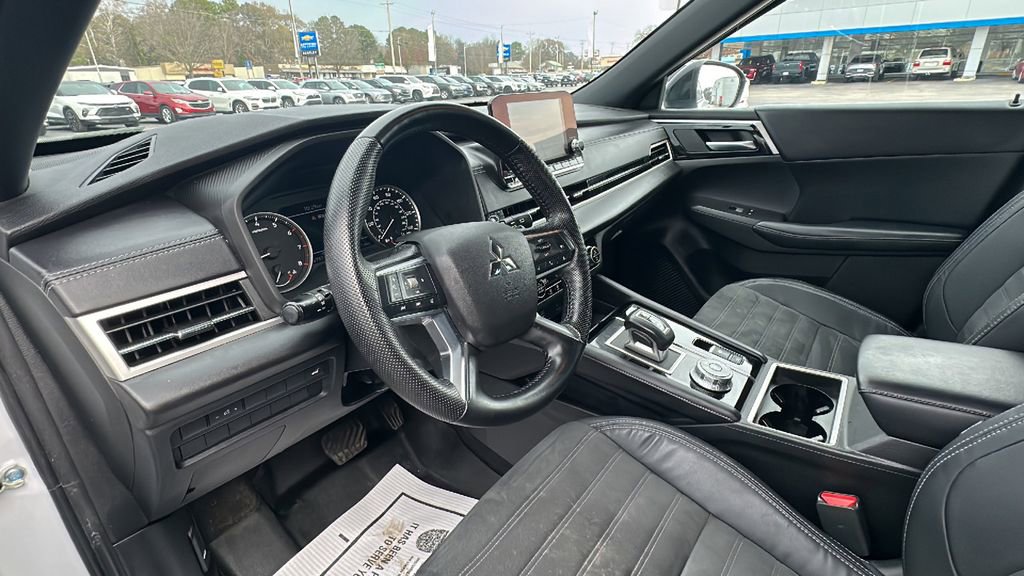 Used 2022 Mitsubishi Outlander SE image 11