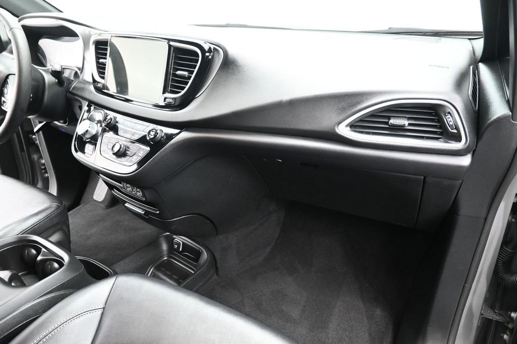 Used 2025 Chrysler Pacifica Select FWD image 19