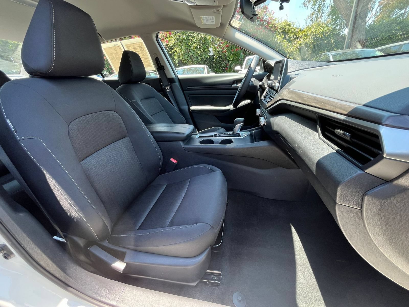 Used 2025 Nissan Altima 2.5 SV FWD image 36