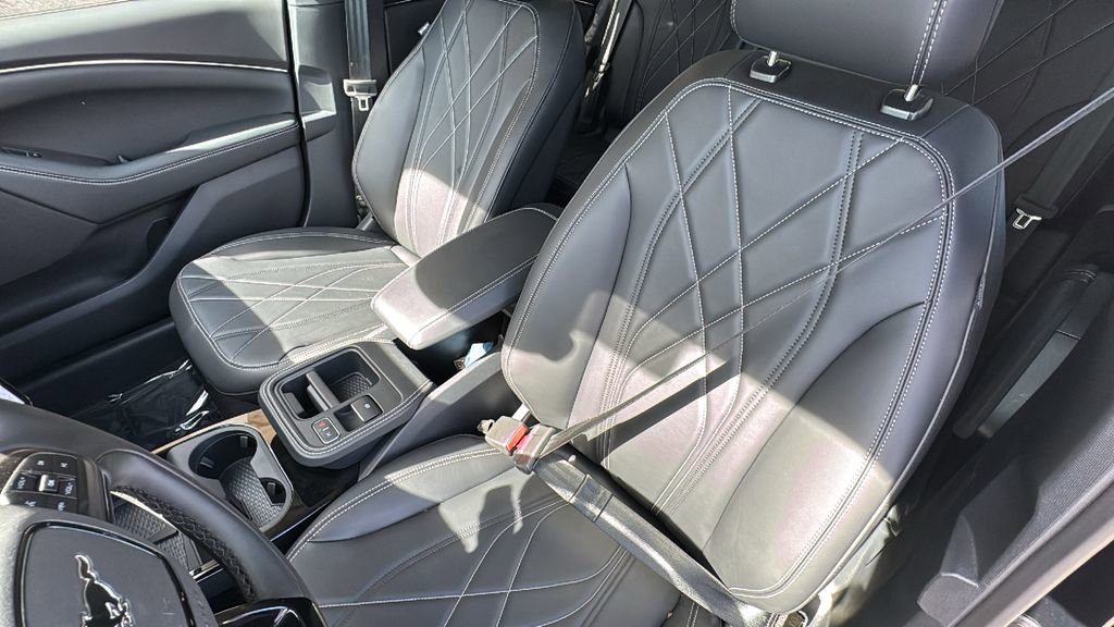 Certified 2025 Ford Mustang Mach-E Select image 24