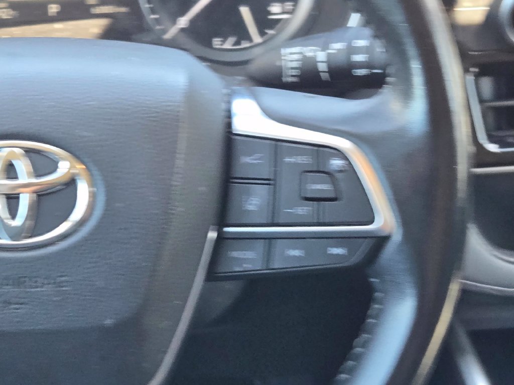 Used 2021 Toyota Highlander XLE FWD image 16