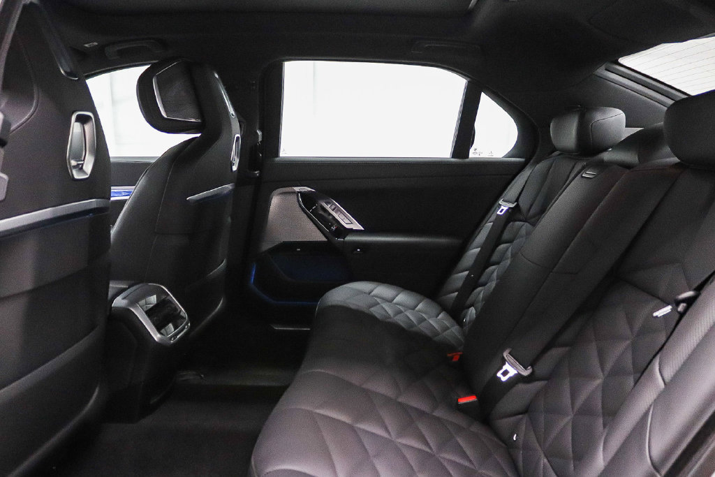 Used 2023 BMW 740i w/ Parking Assistance Package RWD image 19