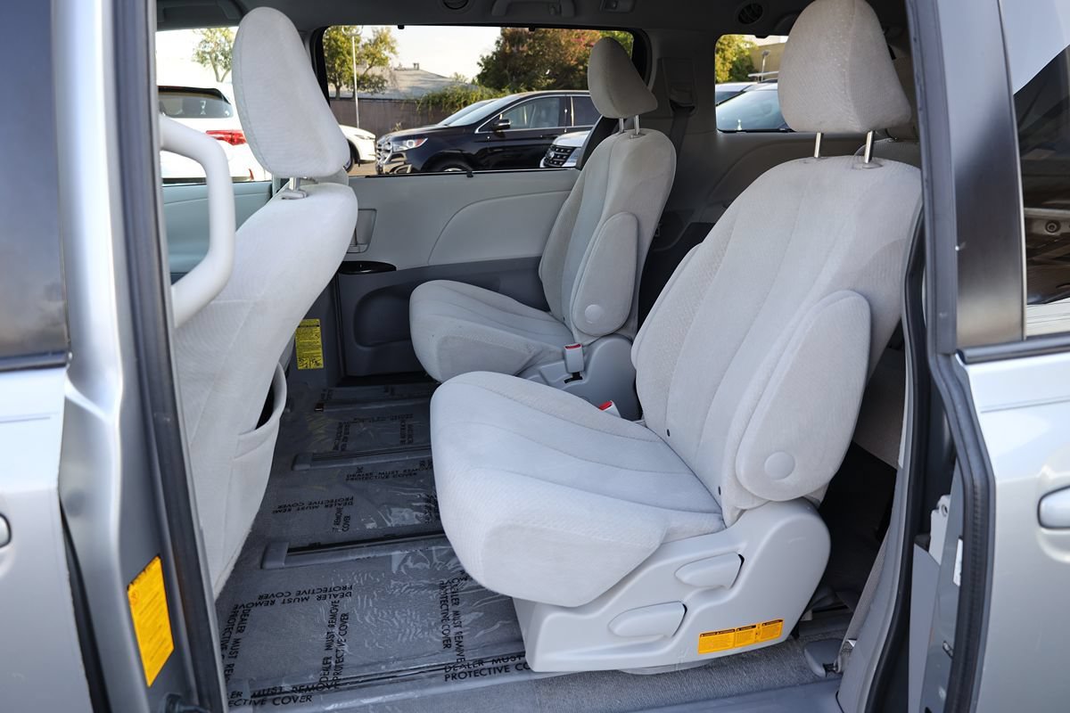 Used 2011 Toyota Sienna LE AWD/4WD image 12