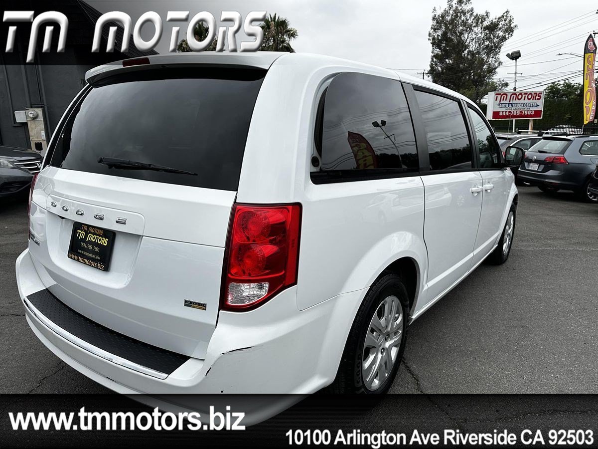 Used 2018 Dodge Grand Caravan SE FWD image 20