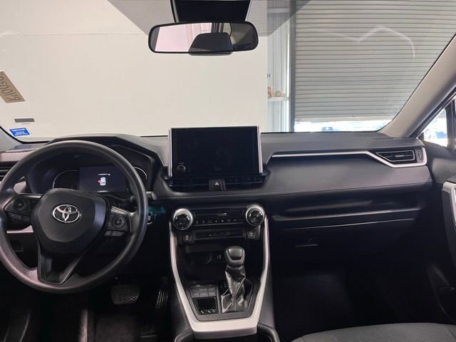 Used 2025 Toyota RAV4 XLE image 20