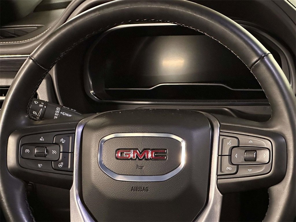 Used 2024 GMC Yukon SLT w/ SLT Luxury Package image 19