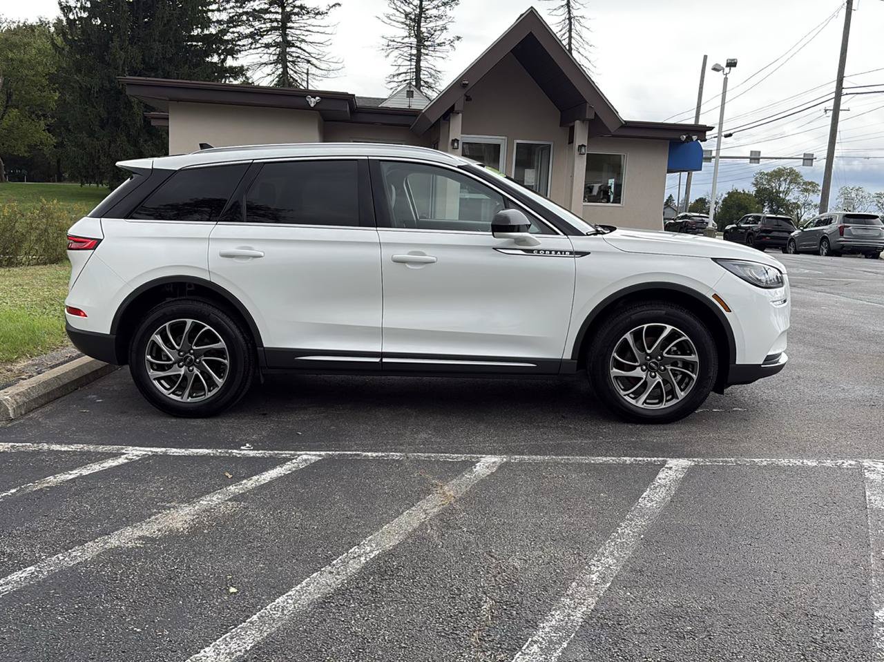 Used 2022 Lincoln Corsair AWD w/ Equipment Group 101A image 4