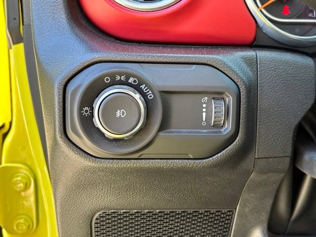 Used 2023 Jeep Wrangler Unlimited Rubicon w/ Cold Weather Group AWD/4WD image 14