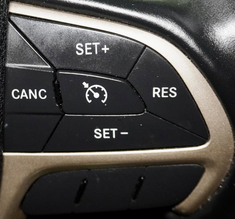 Used 2017 Jeep Grand Cherokee Laredo image 33