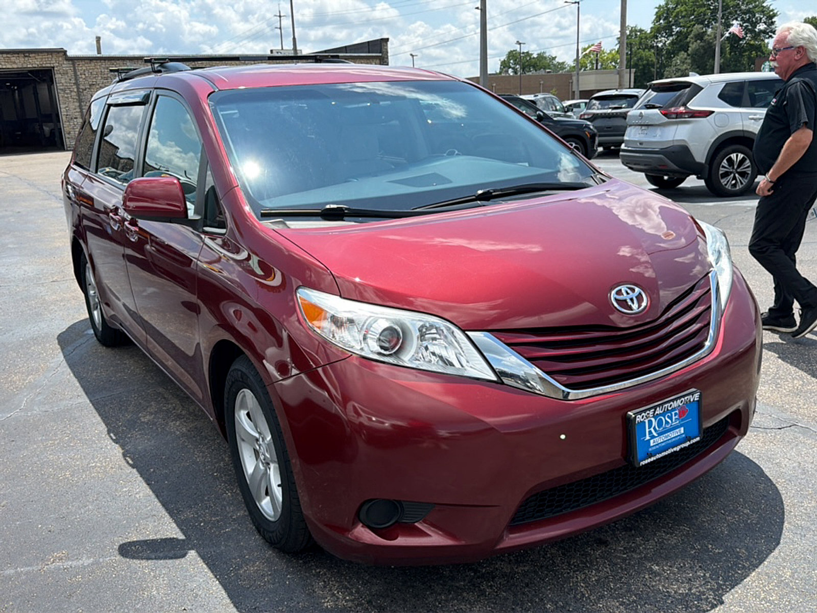 Used 2017 Toyota Sienna LE