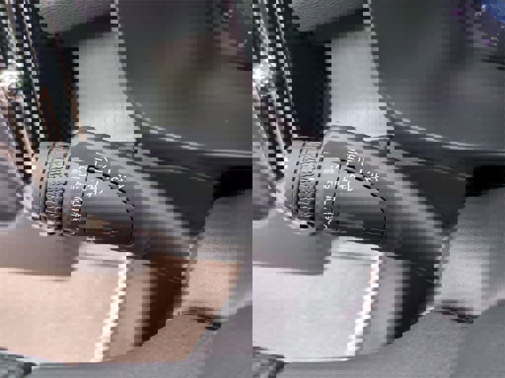 Used 2023 Volvo XC40 B5 Ultimate w/ Protection Package Premier image 19