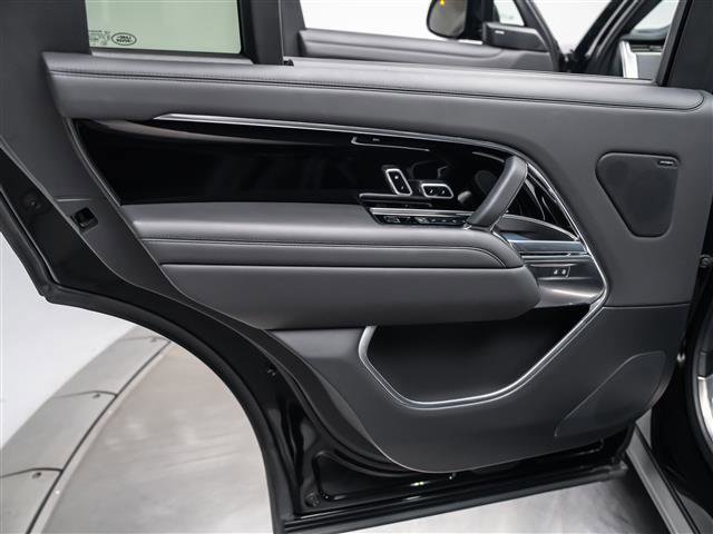 Used 2025 Land Rover Range Rover Long Wheelbase SE image 24