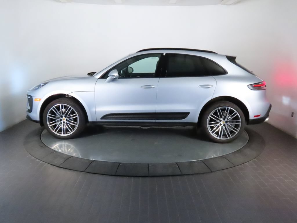 Certified 2026 Porsche Macan AWD/4WD image 2