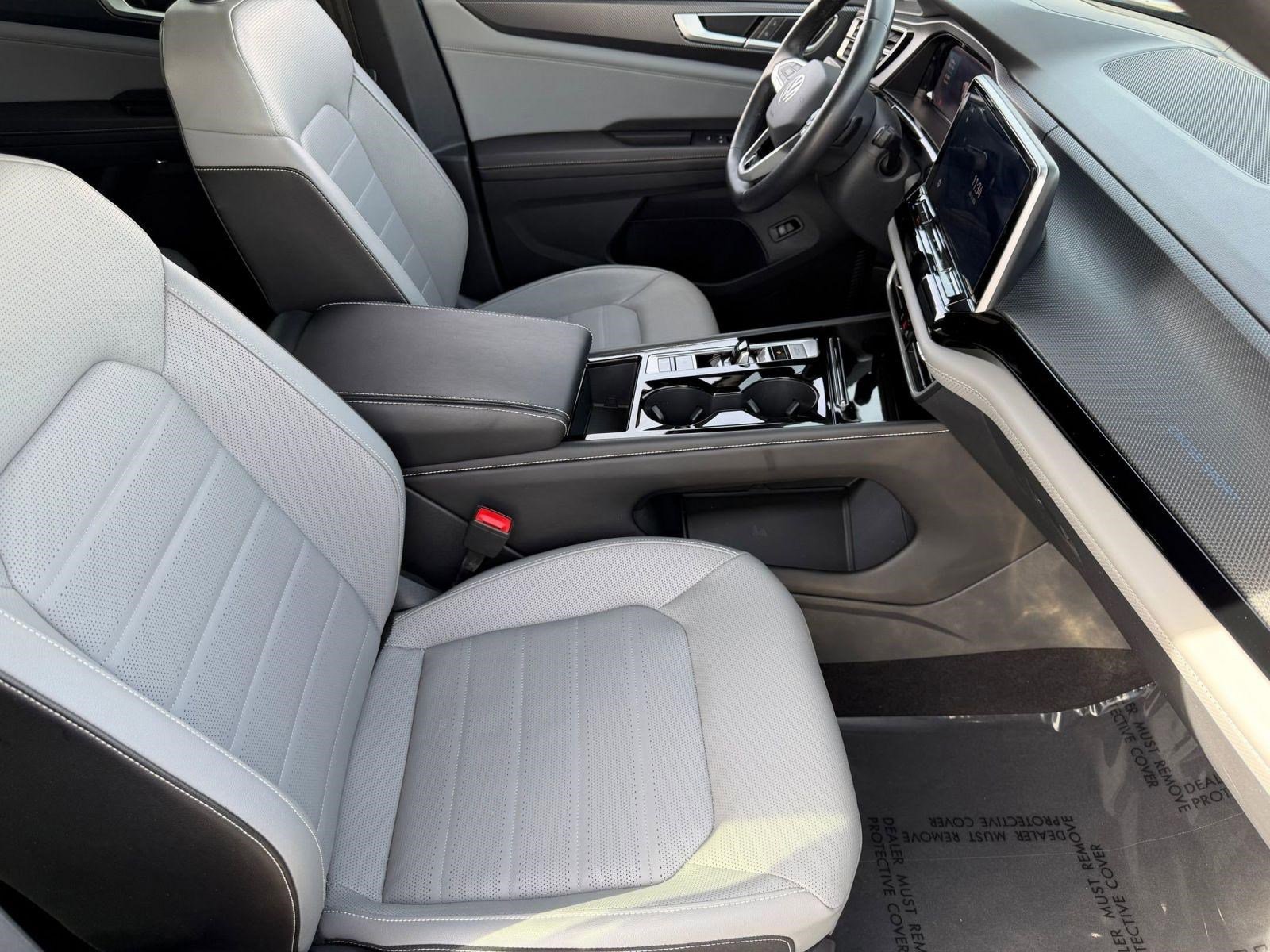 Certified 2024 Volkswagen Atlas Cross Sport SEL R-Line image 29