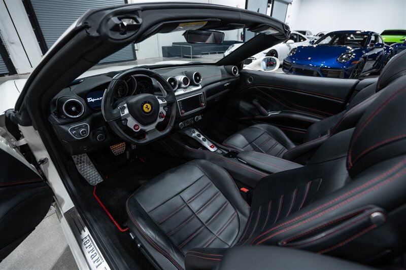 Used 2016 Ferrari California T RWD image 22