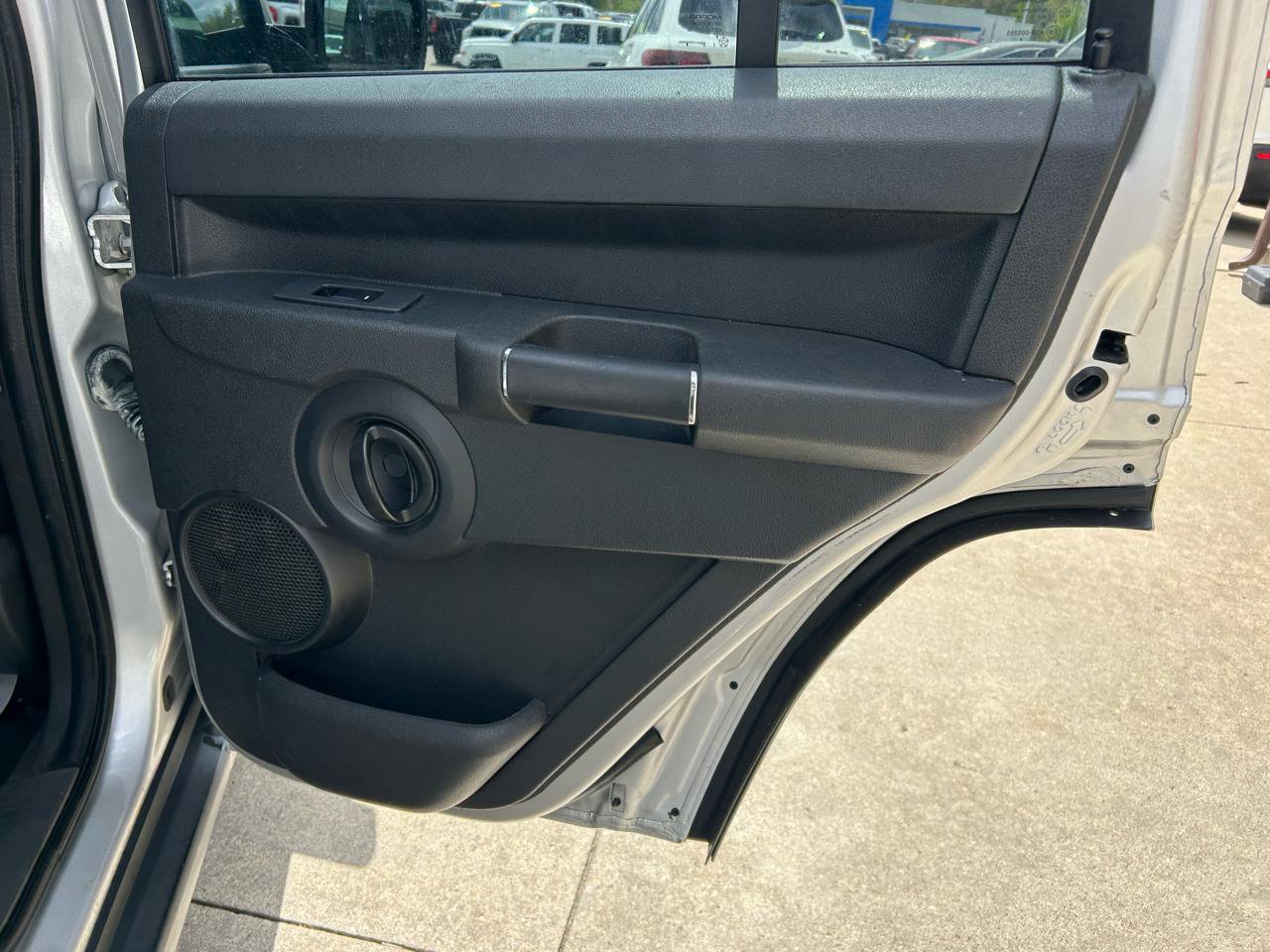 Used 2008 Jeep Commander Sport AWD/4WD image 14