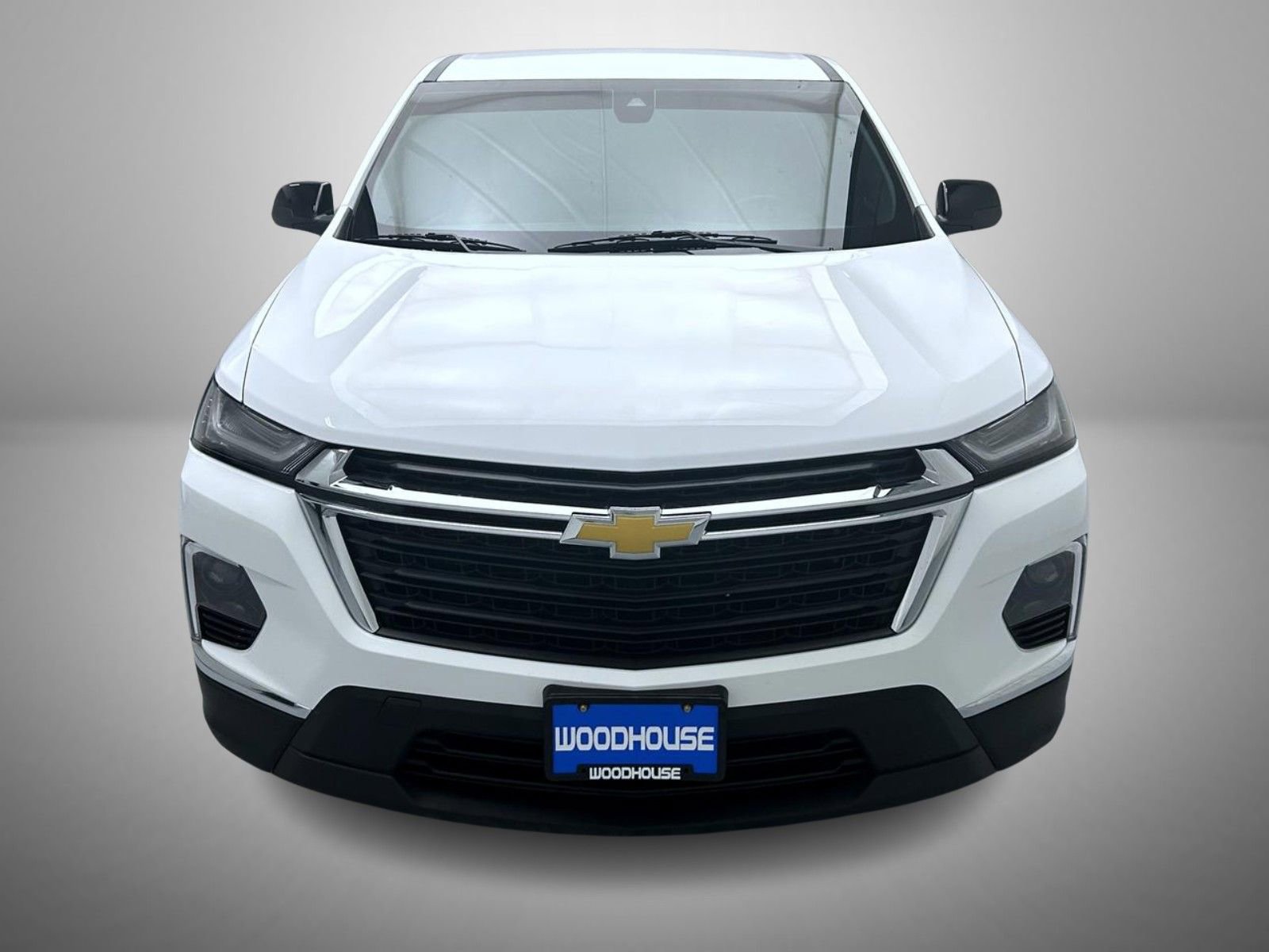 Used 2023 Chevrolet Traverse LS image 2