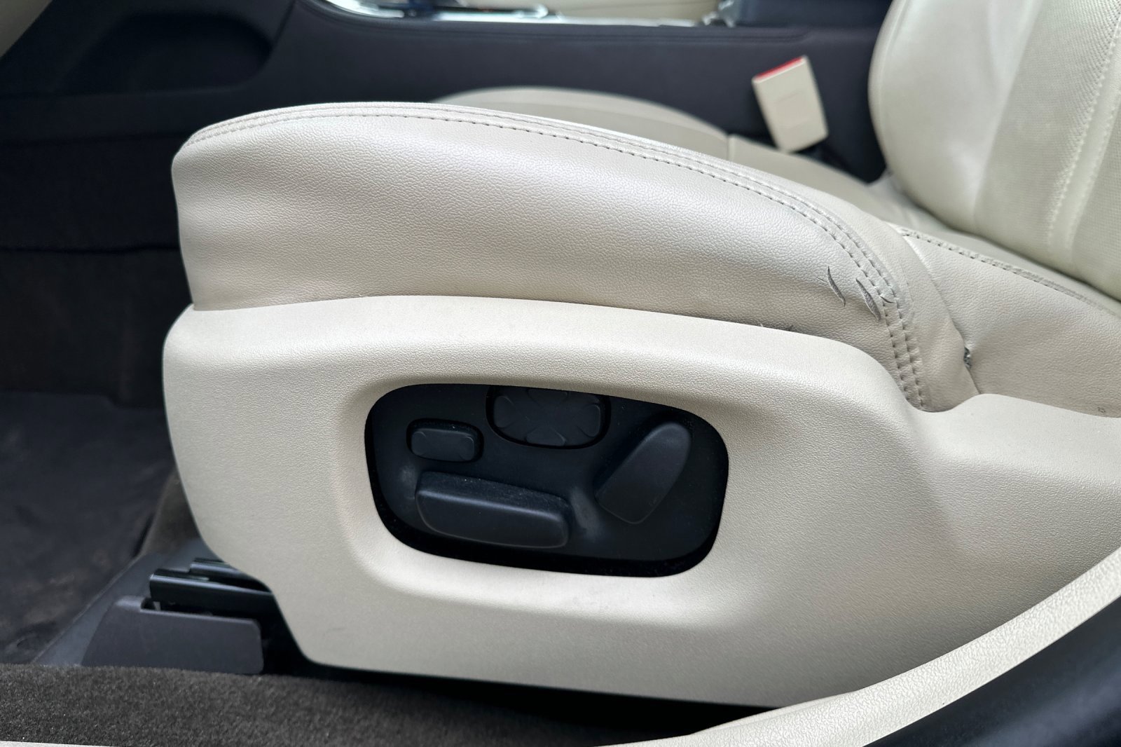 Used 2014 Lincoln MKS w/ Equipment Group 101A image 12