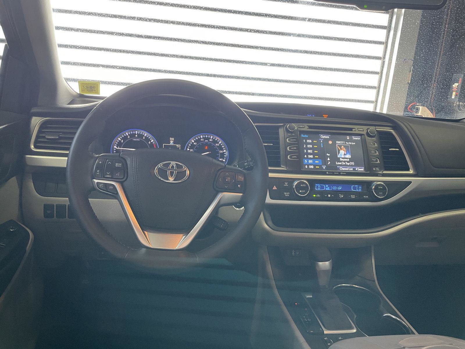 Used 2016 Toyota Highlander XLE AWD/4WD image 18