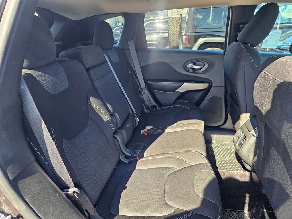 Used 2017 Jeep Cherokee Latitude w/ Comfort/Convenience Group image 26
