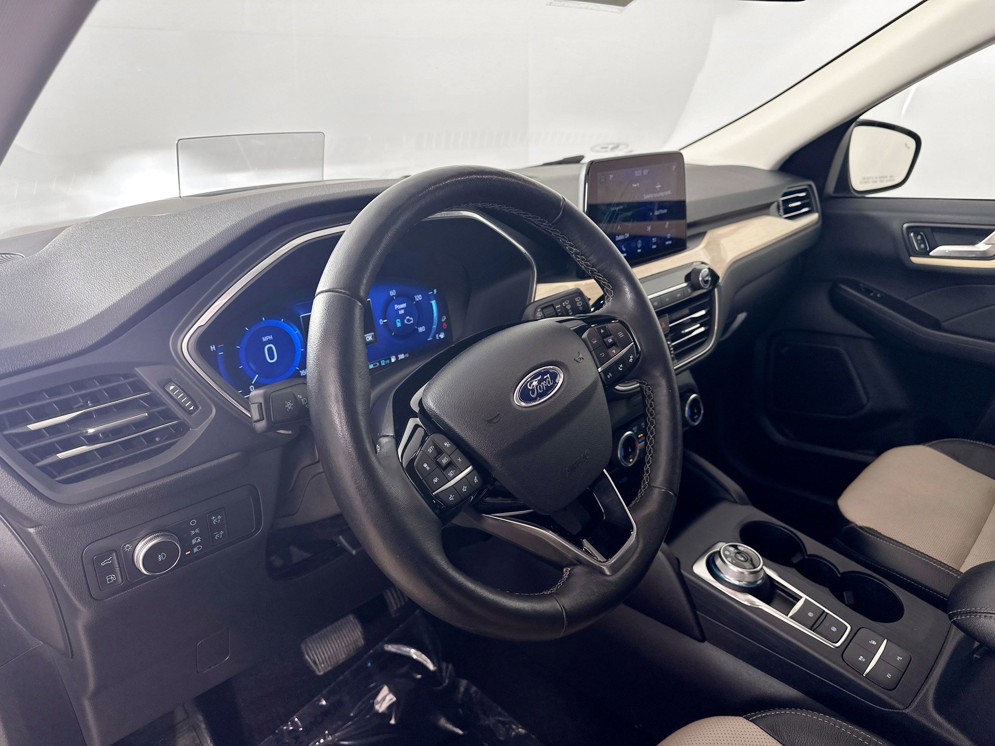 Used 2022 Ford Escape Titanium w/ Titanium Premium Package image 10