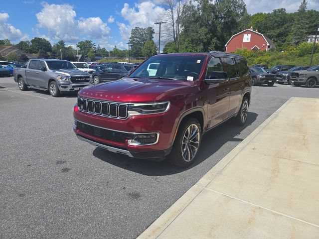 Certified 2025 Jeep Wagoneer Series III w/ Premium Group I AWD/4WD image 3