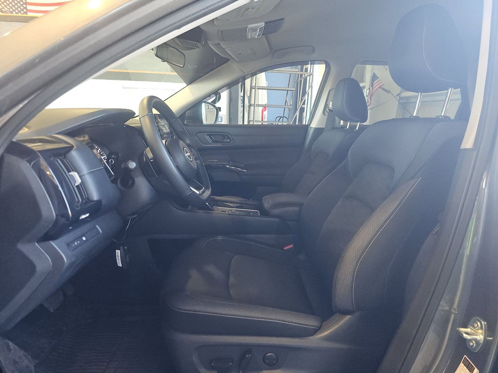 Used 2024 Nissan Pathfinder SV image 16