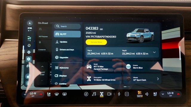 Used 2026 Rivian R1T Premium Tri AWD/4WD image 62