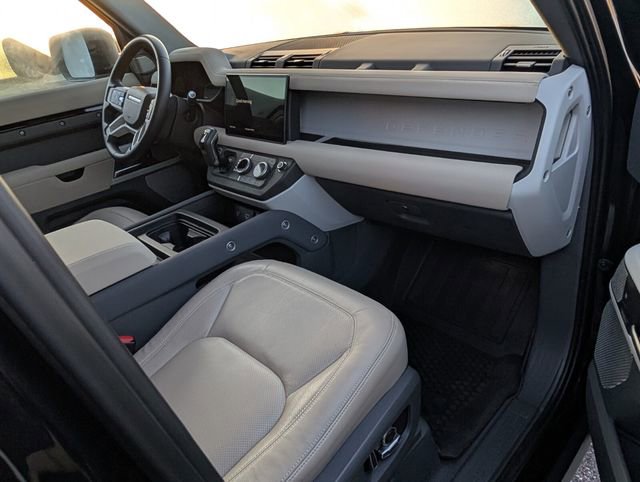 Used 2023 Land Rover Defender 130 SE image 14