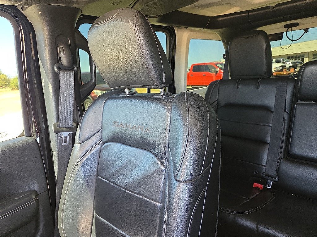 Used 2018 Jeep Wrangler Unlimited Sahara AWD/4WD image 29