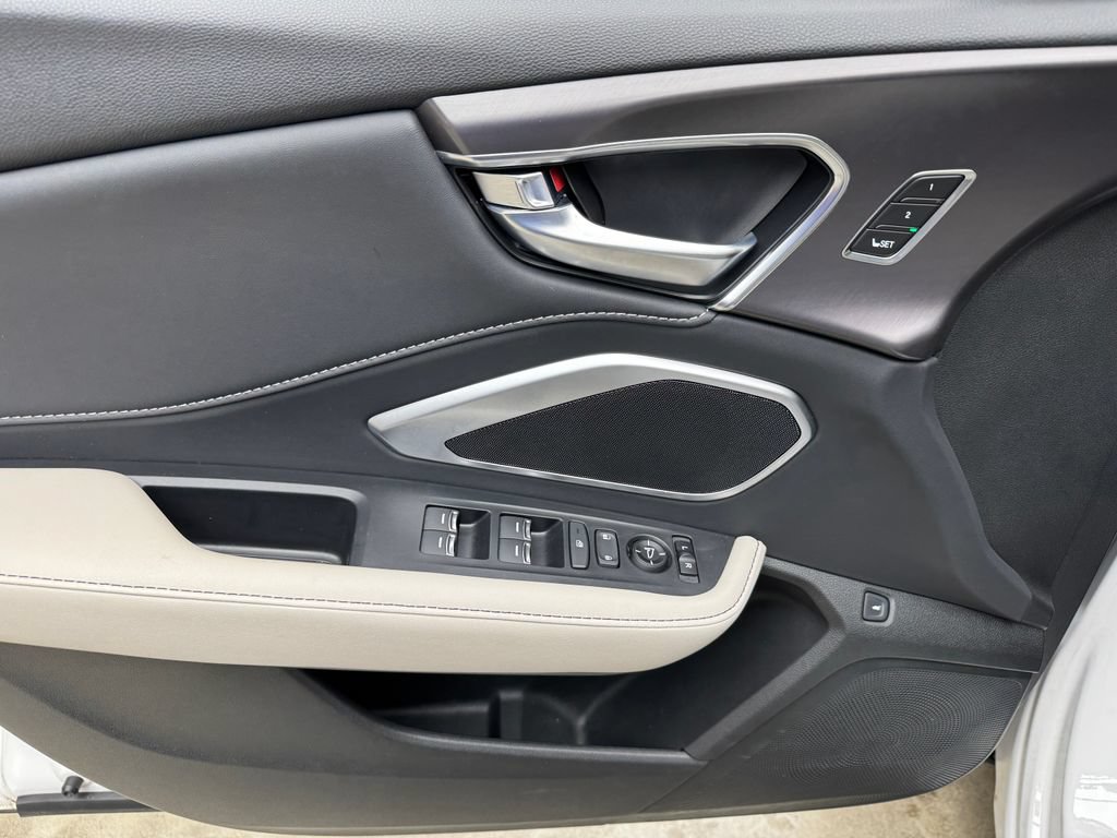 Used 2025 Acura RDX SH-AWD image 11