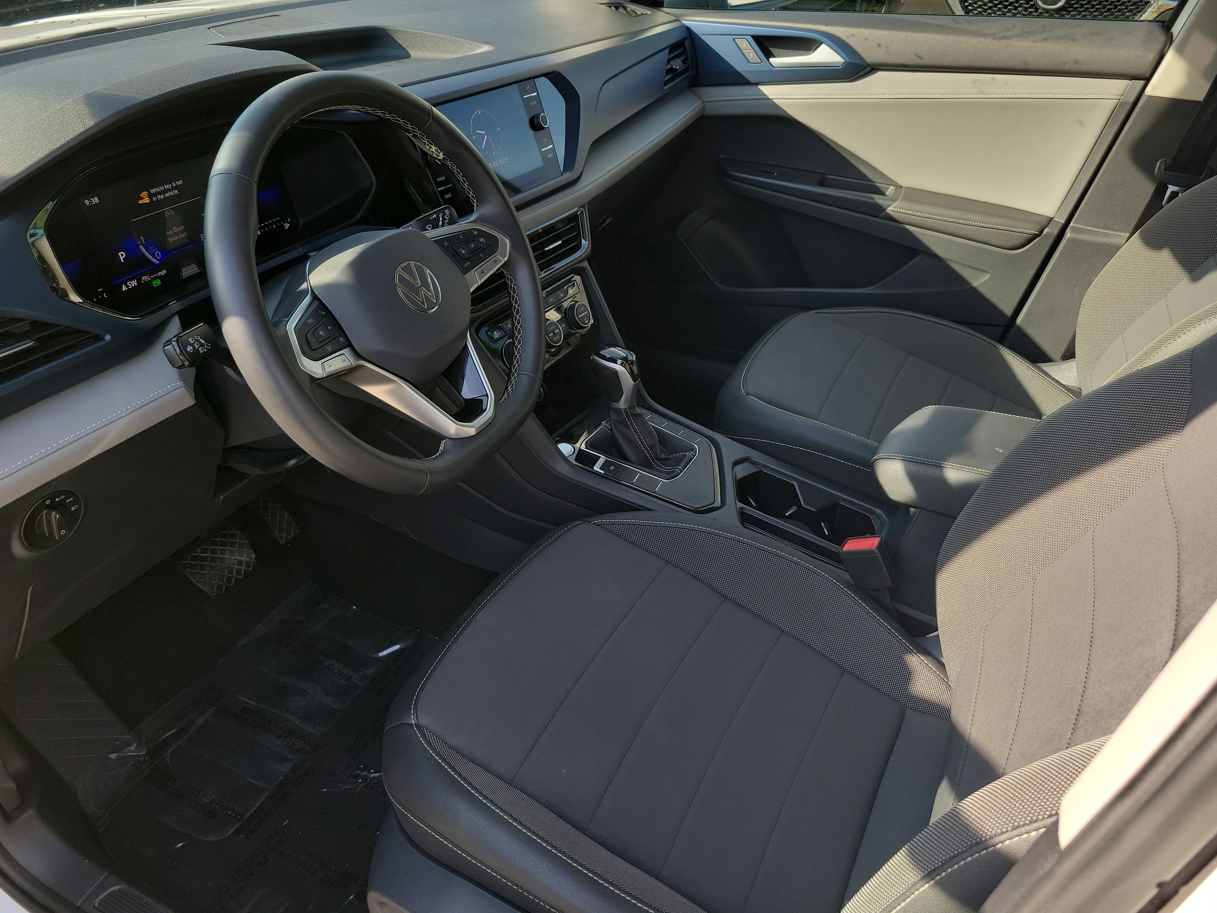 Used 2024 Volkswagen Taos SE image 9