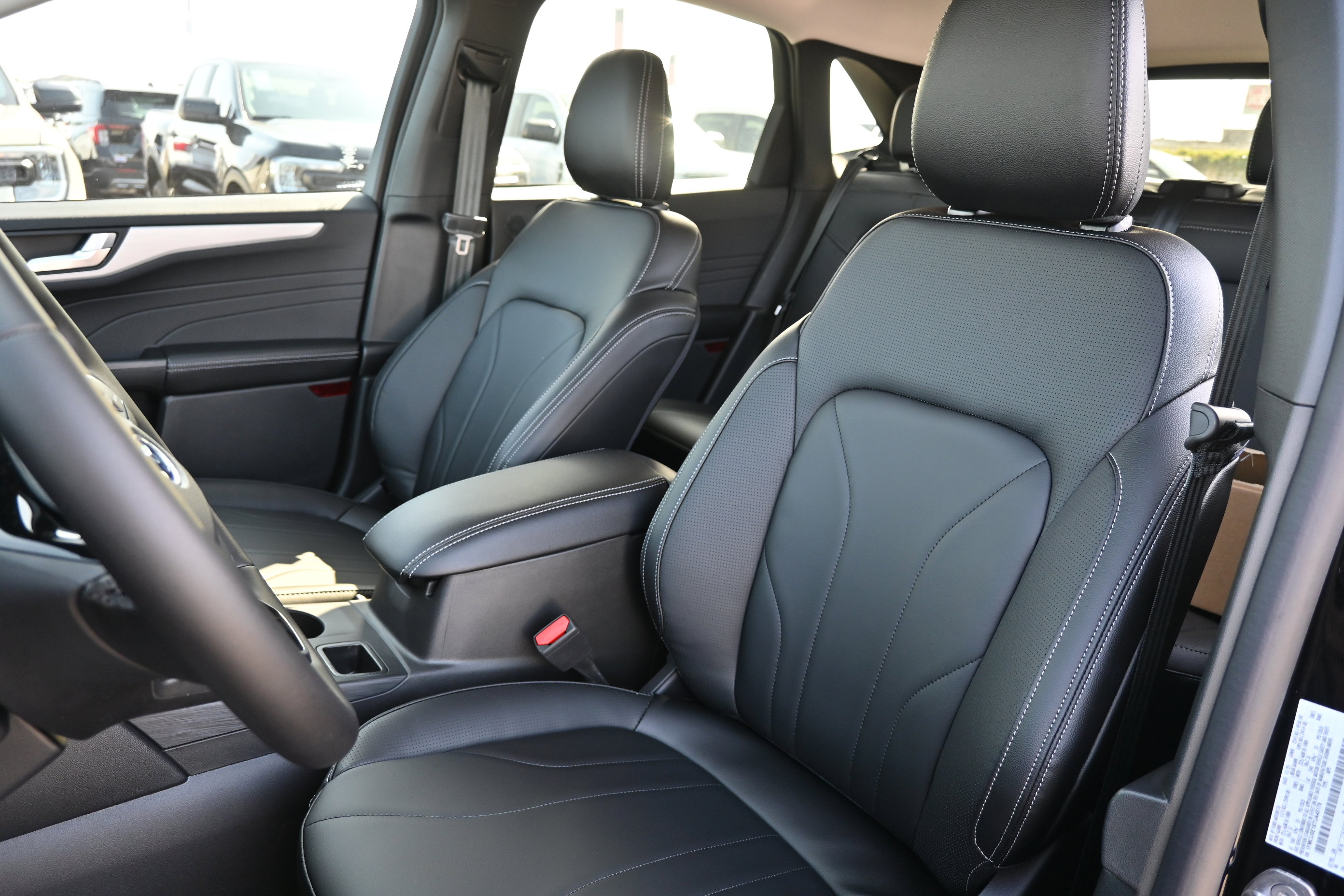 New 2026 Ford Escape SE w/ PHEV Premium Package FWD image 32