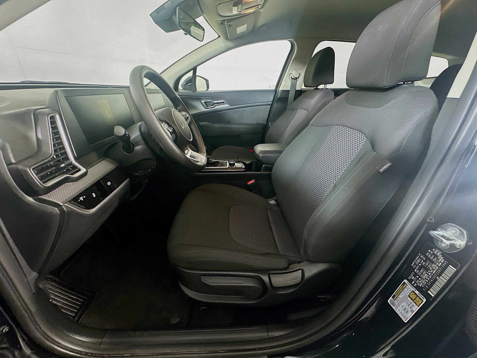 Used 2025 Kia Sportage LX image 13