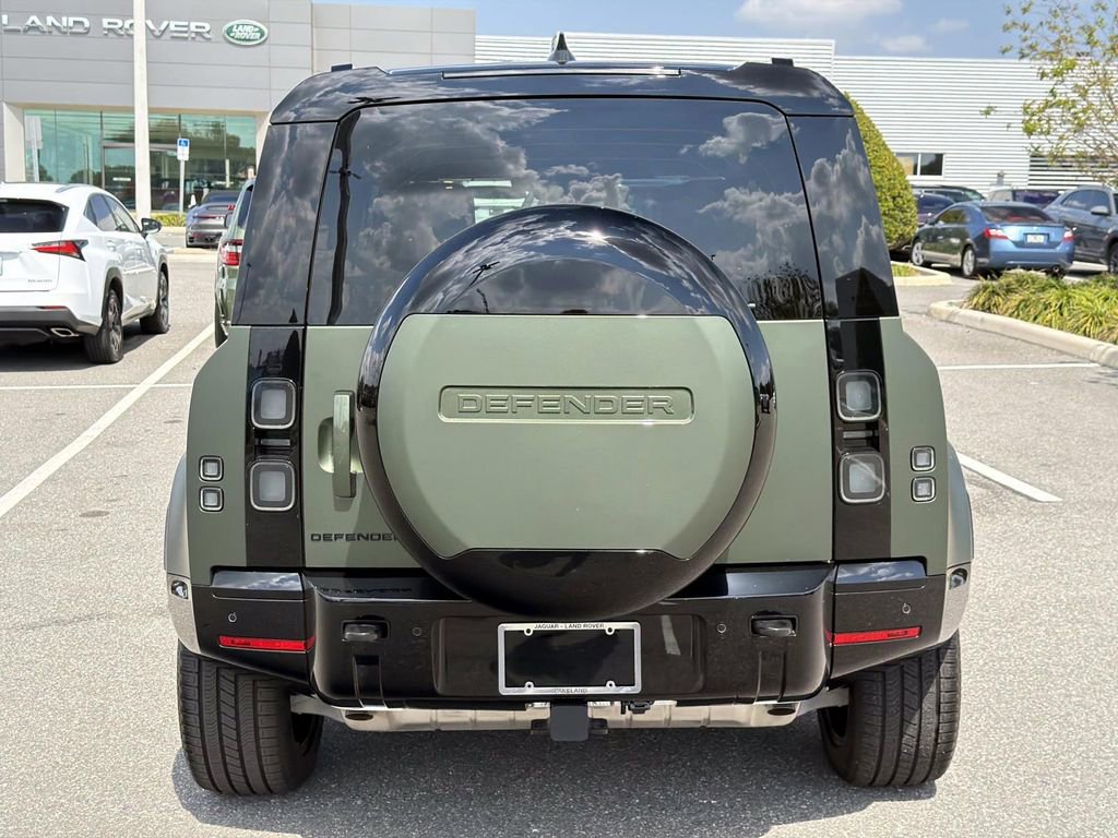 New 2026 Land Rover Defender 110 X-Dynamic SE image 4