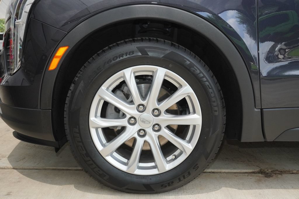 Used 2023 Cadillac XT4 Luxury w/ Cold Weather Package FWD image 8