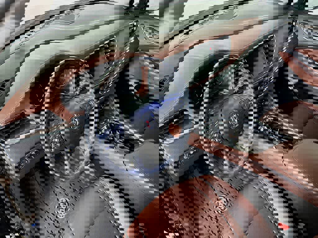 Used 2021 Buick Enclave Avenir w/ Avenir Technology Package image 2