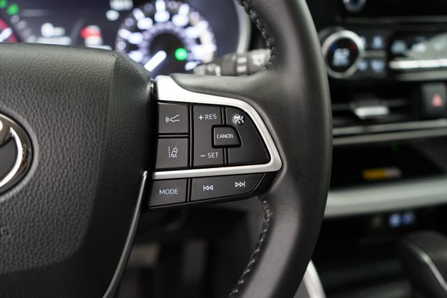 Used 2023 Toyota Highlander XLE image 19