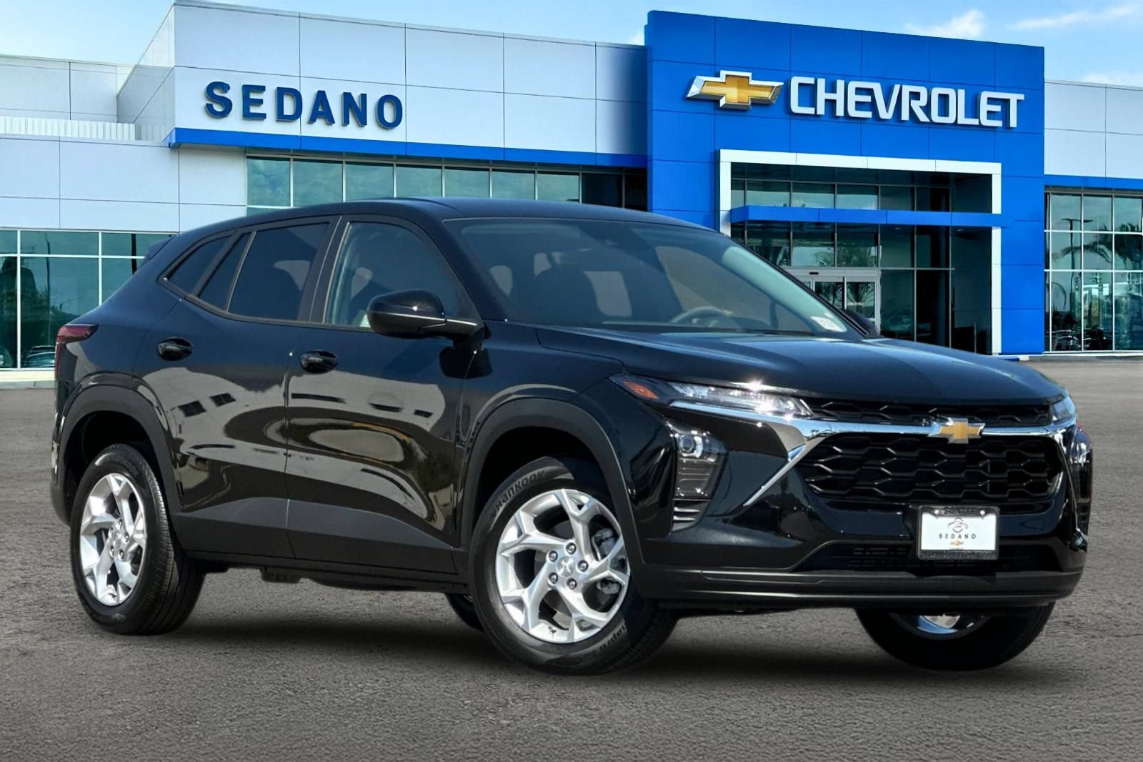 New 2026 Chevrolet Trax LS w/ LS Convenience Package FWD image 2