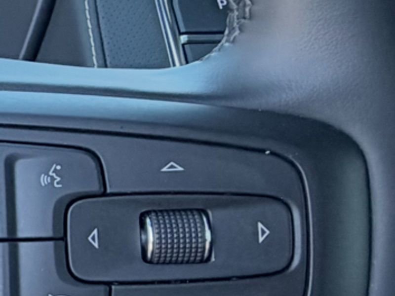 Used 2024 GMC Yukon SLT image 14