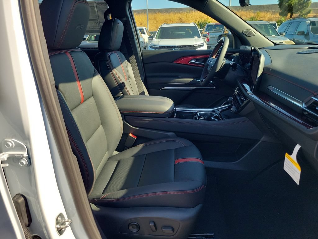 New 2026 Chevrolet Traverse RS w/ LPO, Floor Liner Package AWD/4WD image 18